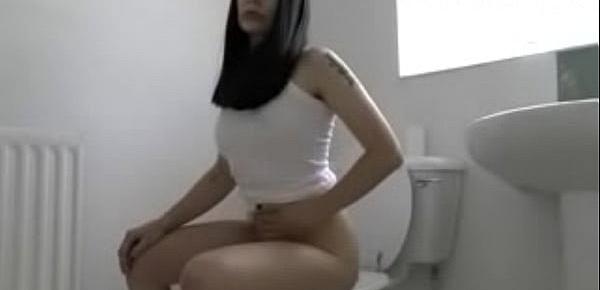  black hair girl pooping 2